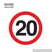 Vertraag verkeerswaarschuwingsbord